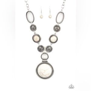 Elegant Silver and Cream Necklace Set